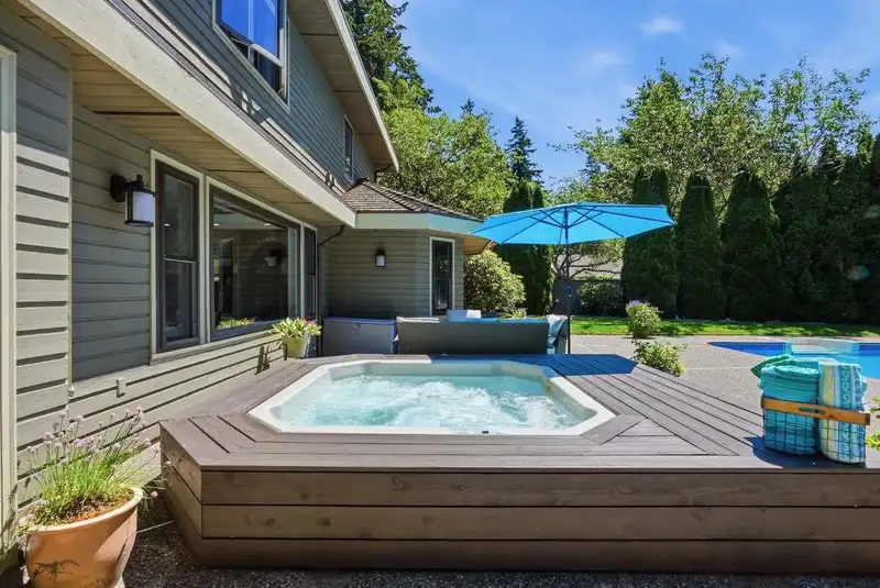 13446 19 AVENUE - photo 3 of 25