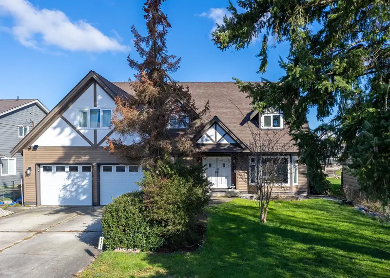 6341 43A AVENUE - photo 1 of 25