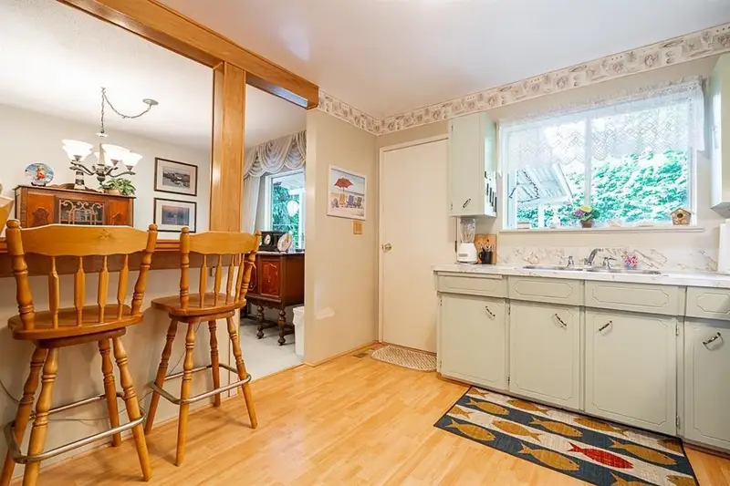 19850 54 AVENUE - photo 4 of 25