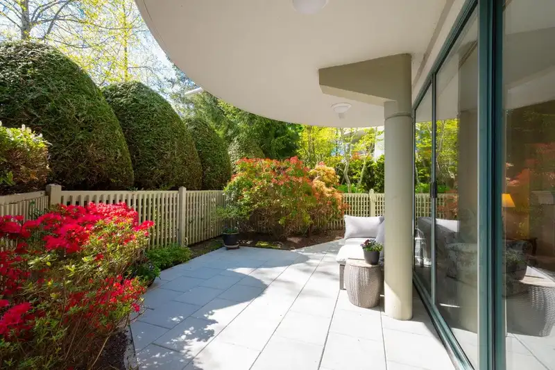 101 1785 MARTIN DRIVE - photo 4 of 35