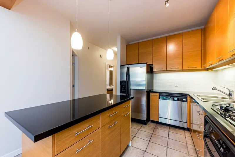 208 560 RAVEN WOODS DRIVE - photo 4 of 25