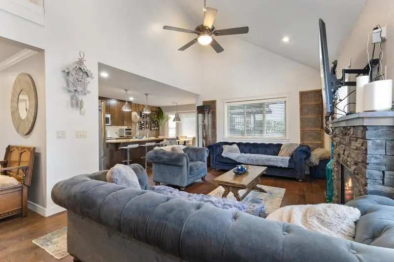 27858 LEDUNNE AVENUE - photo 4 of 25