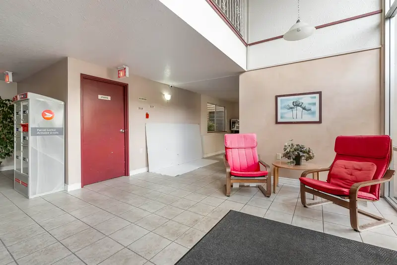 221 11806 88 AVENUE - photo 3 of 25