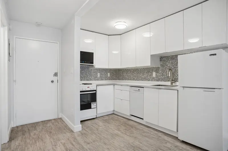 303 1717 W 13TH AVENUE - photo 4 of 21