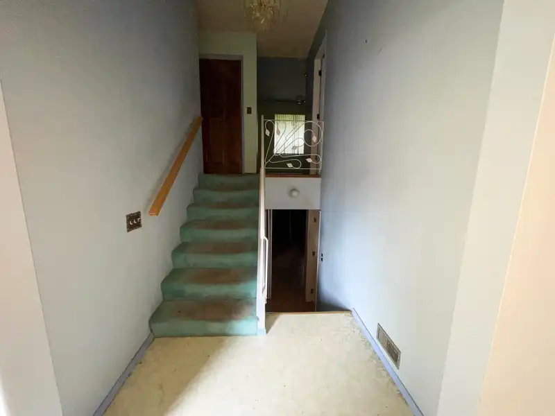 1441 128 STREET - photo 3 of 22
