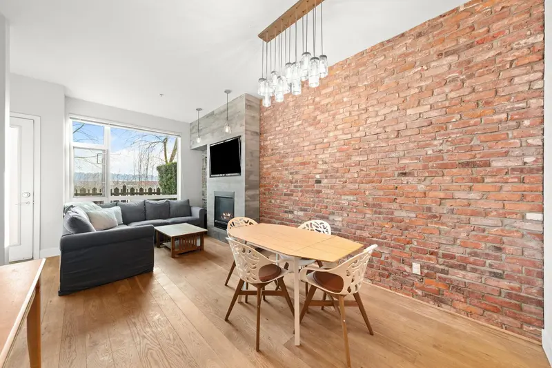 28 230 SALTER STREET - photo 1 of 25