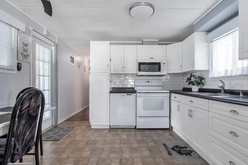 237 1840 160 STREET - photo 2 of 29
