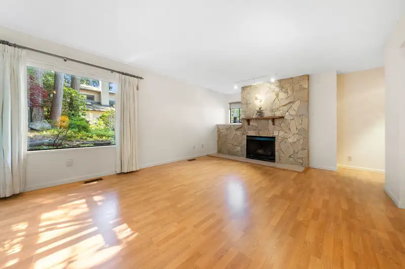 104 12749 16 AVENUE - photo 4 of 30