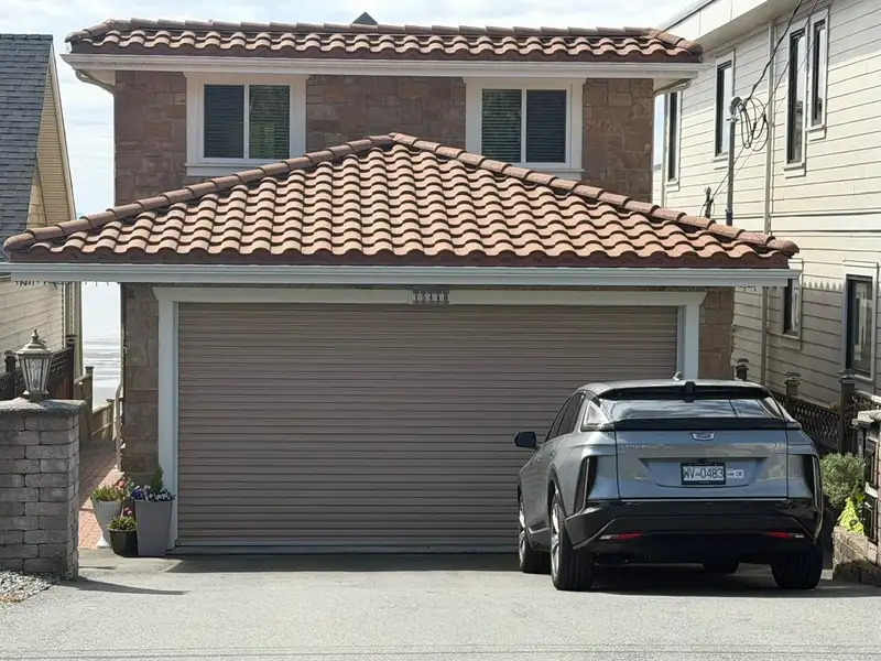 15440 VICTORIA AVENUE - photo 3 of 34