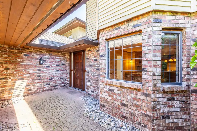3 1660 148 STREET - photo 3 of 40
