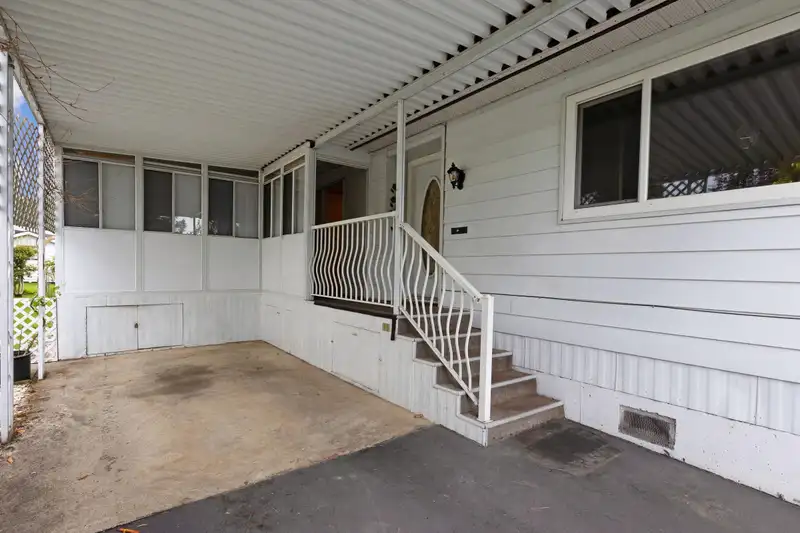 9 15875 20 AVENUE - photo 3 of 24