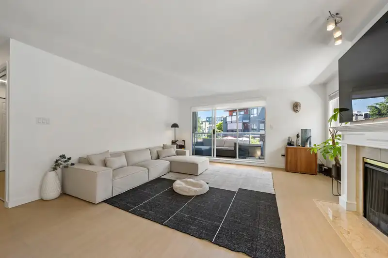 207 1840 E SOUTHMERE CRESCENT - photo 3 of 26