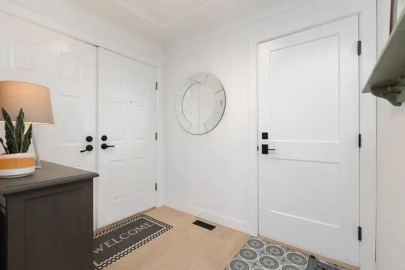 1 12951 17 AVENUE - photo 4 of 37