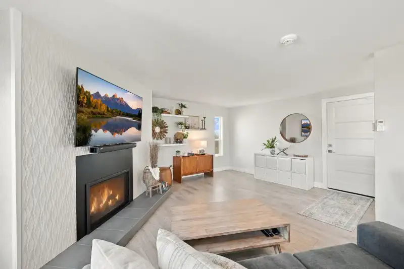 9 15989 MARINE DRIVE - photo 2 of 21