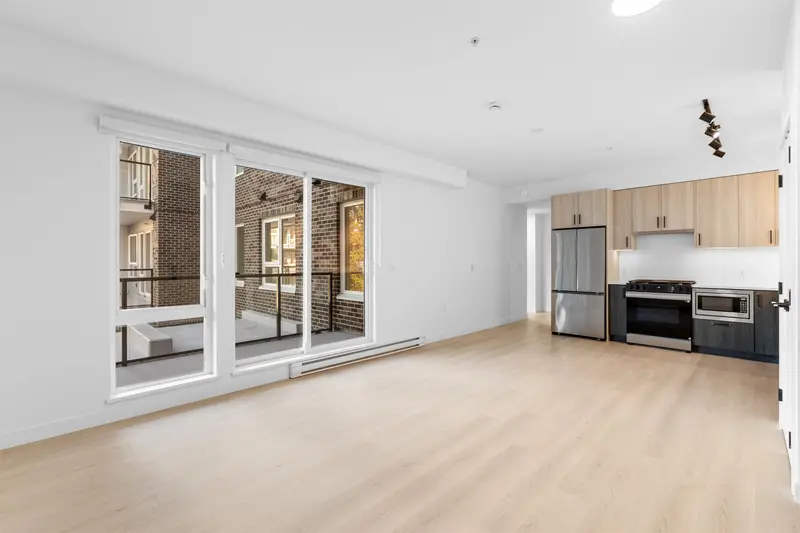 221 2002 ST. GEORGE STREET - photo 3 of 25