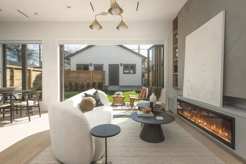 2 2684 OXFORD STREET - photo 1 of 16