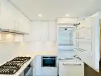 303 1588 JOHNSTON ROAD - thumbnail 8