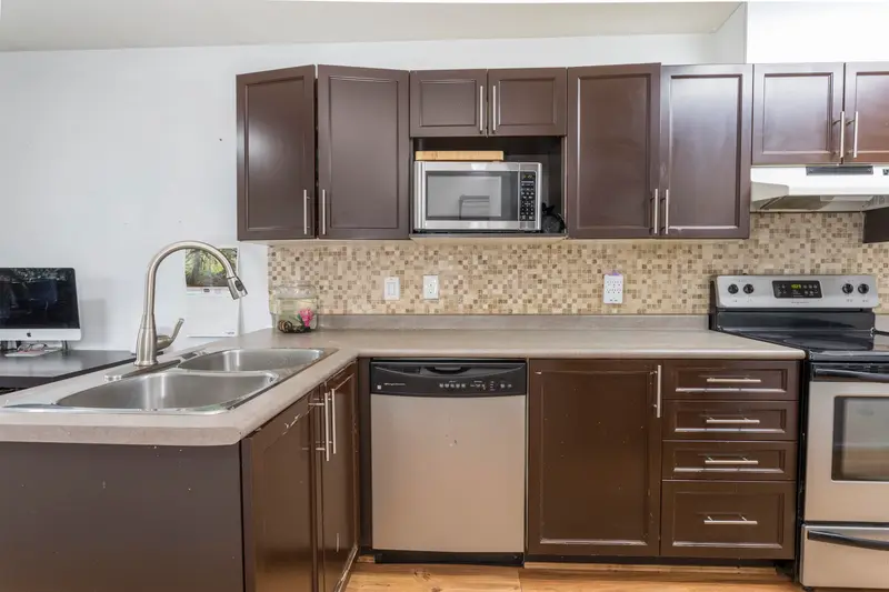 8 20985 CAMWOOD AVENUE - photo 4 of 25