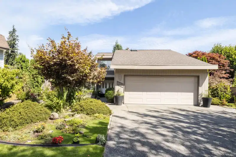 880 164A STREET - photo 1 of 25