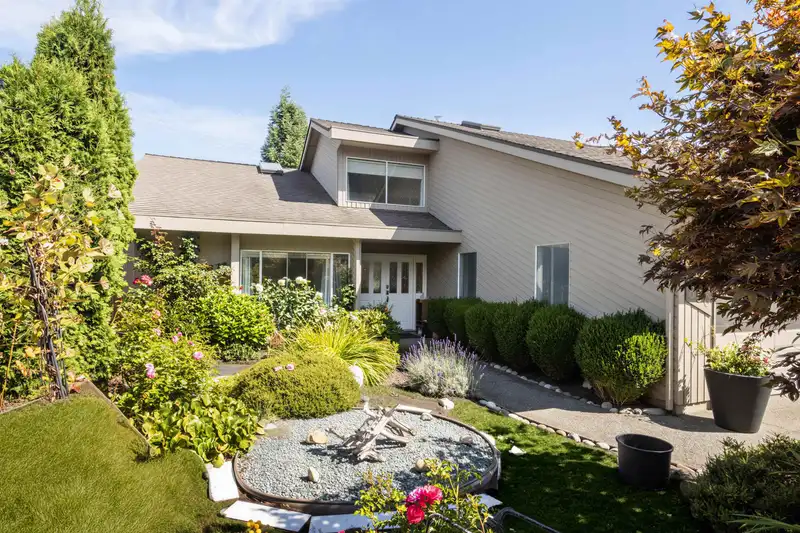880 164A STREET - photo 2 of 25