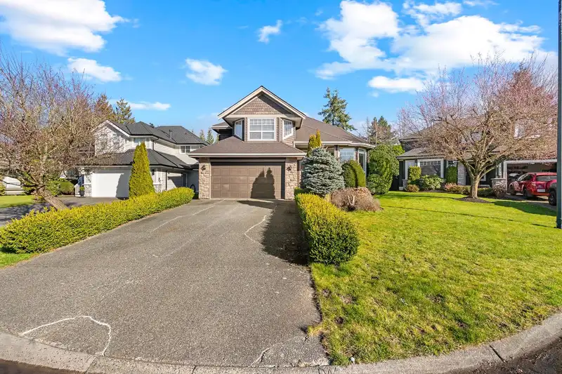 14788 31 AVENUE - photo 2 of 40