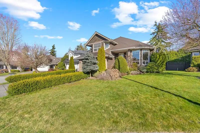 14788 31 AVENUE - photo 4 of 40