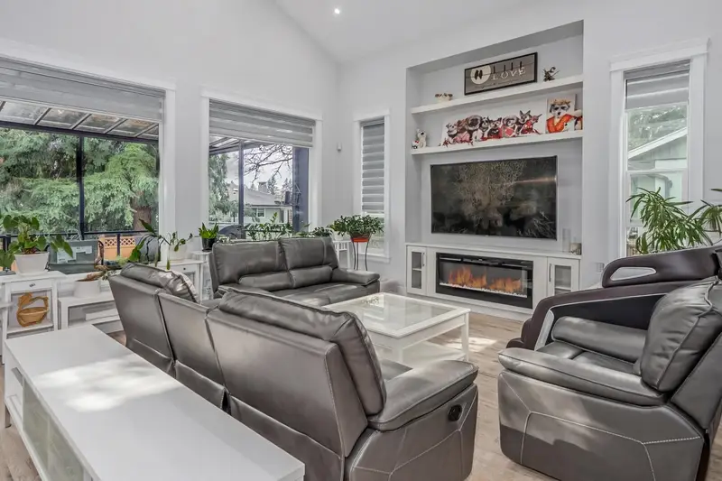 2488 LATIMER AVENUE - photo 3 of 25