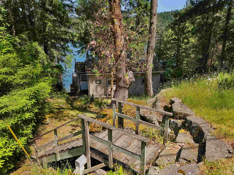 177 MARINERS WAY - photo 2 of 25