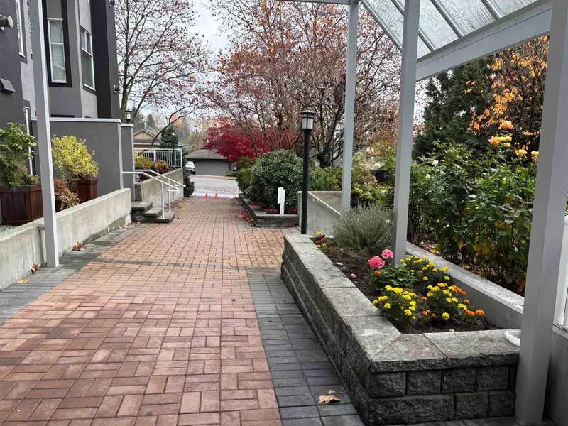 208 11609 227 STREET - photo 4 of 15