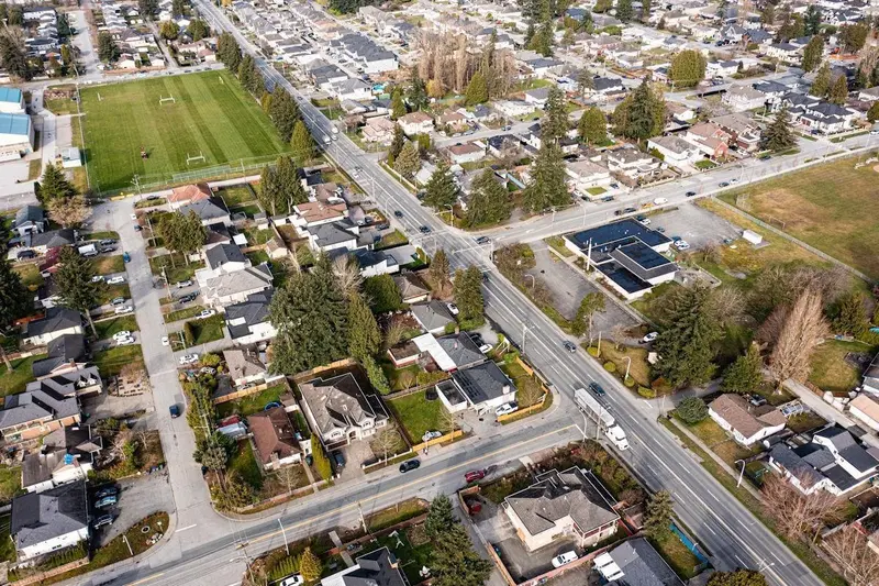 12370 96 AVENUE - photo 3 of 6