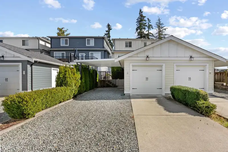 2209 165 STREET - photo 4 of 25