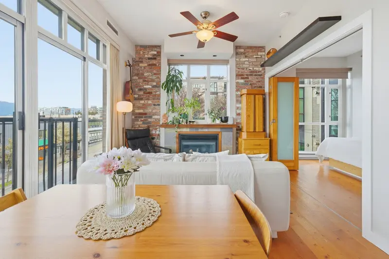 210 2515 ONTARIO STREET - photo 3 of 25