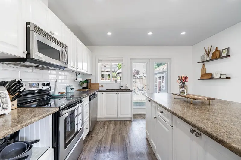 23035 117 AVENUE - photo 4 of 25