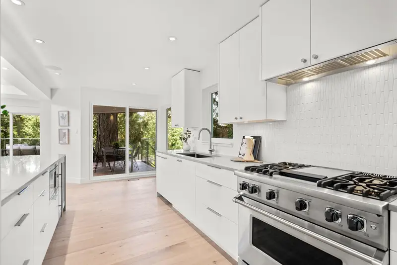 5061 BEAR LANE - photo 4 of 25