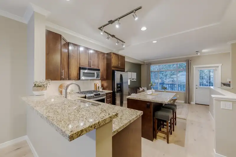 29 15151 34 AVENUE - photo 4 of 39