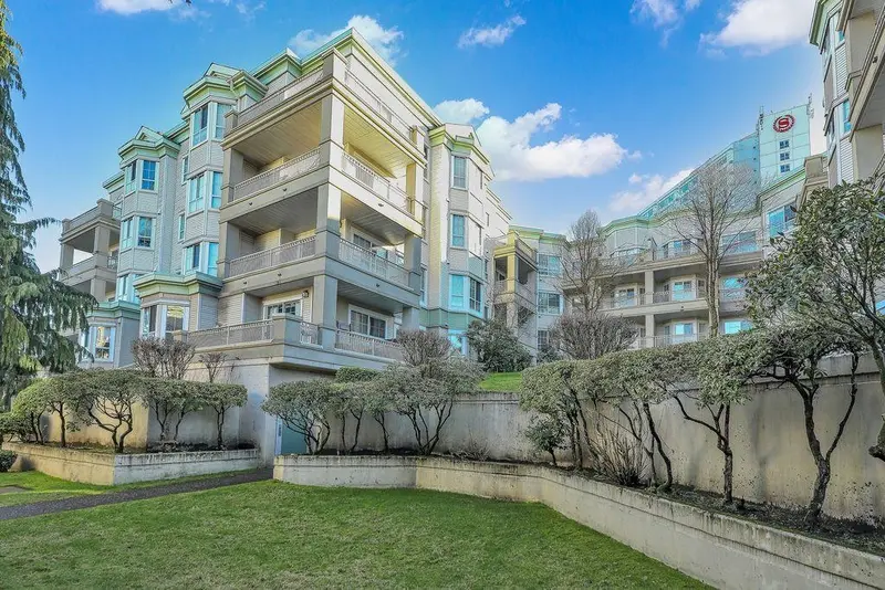 319 15268 105 AVENUE - photo 1 of 23