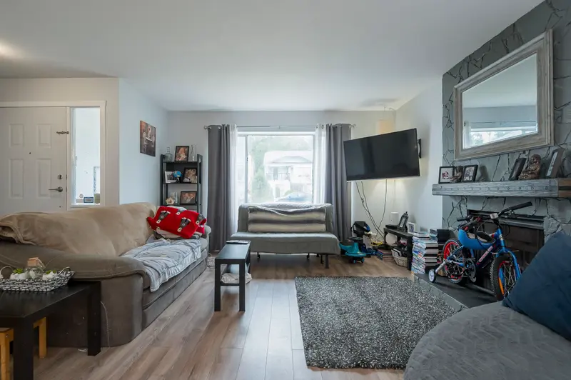 12145 207A STREET - photo 2 of 9