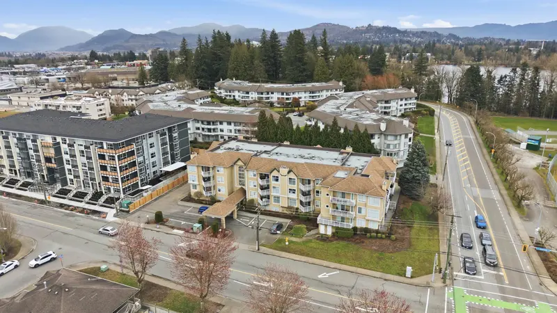 305 2410 EMERSON STREET - photo 3 of 25