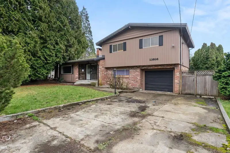 13806 NORTH BLUFF ROAD - photo 1 of 19