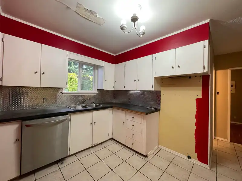 15463 16A AVENUE - photo 4 of 18