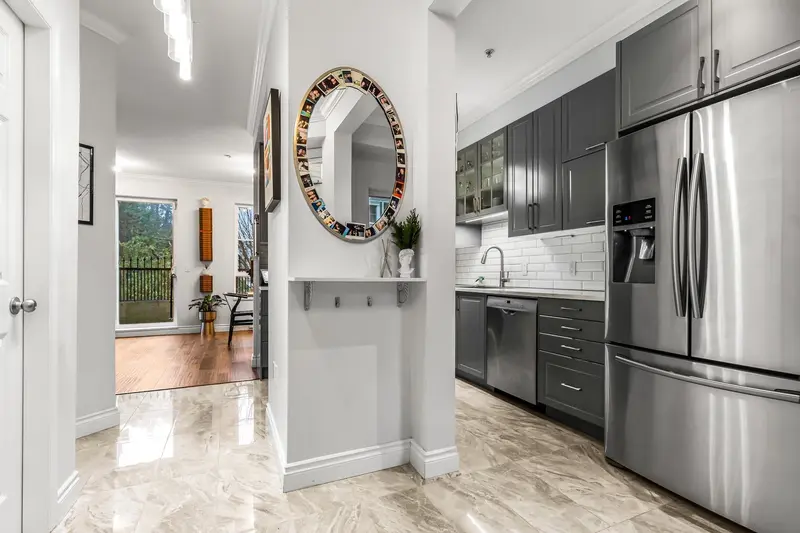 204 815 FIRST STREET - photo 4 of 25