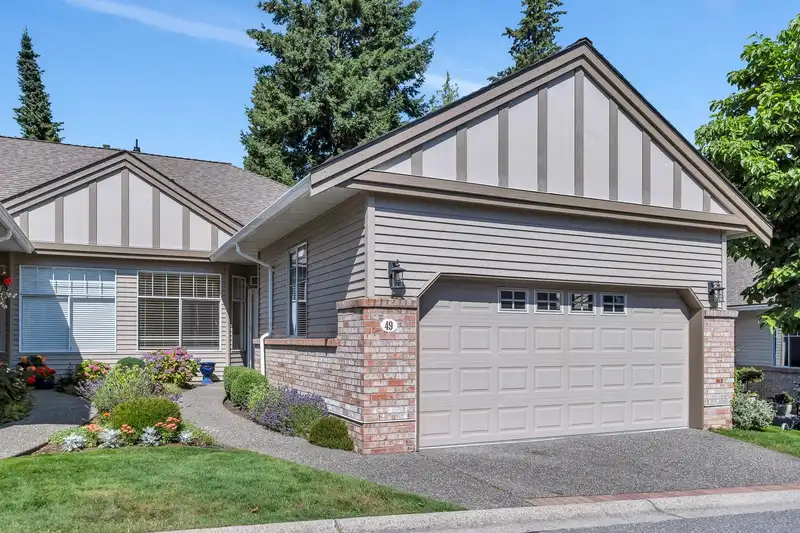 49 2533 152 STREET - photo 1 of 31