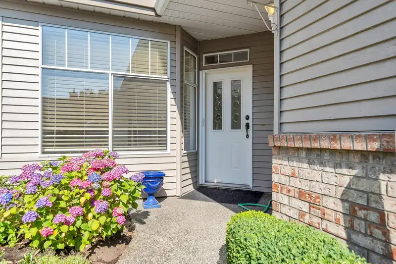 49 2533 152 STREET - photo 2 of 31