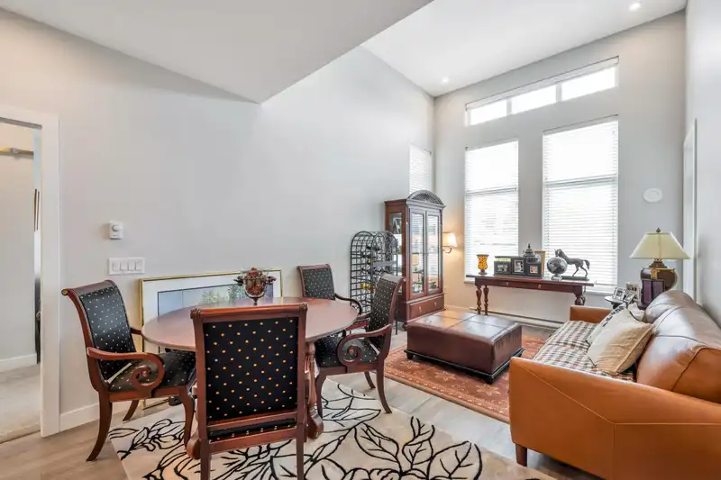 409 15436 31 AVENUE - photo 3 of 37