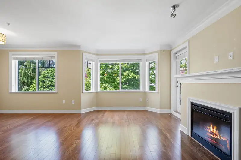 207 15357 ROPER AVENUE - photo 4 of 28