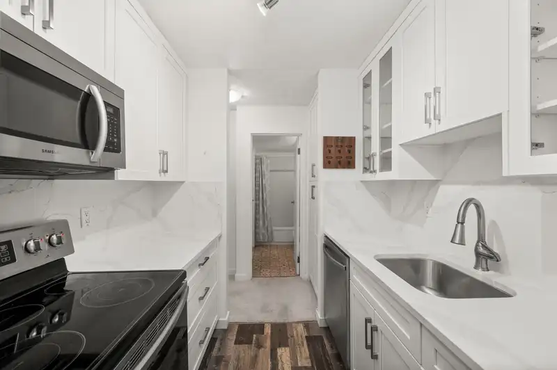 112 1870 E SOUTHMERE CRESCENT - photo 4 of 17