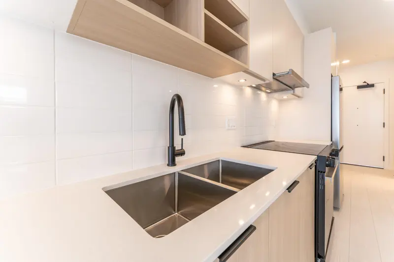 512 10466 138A STREET - photo 4 of 12