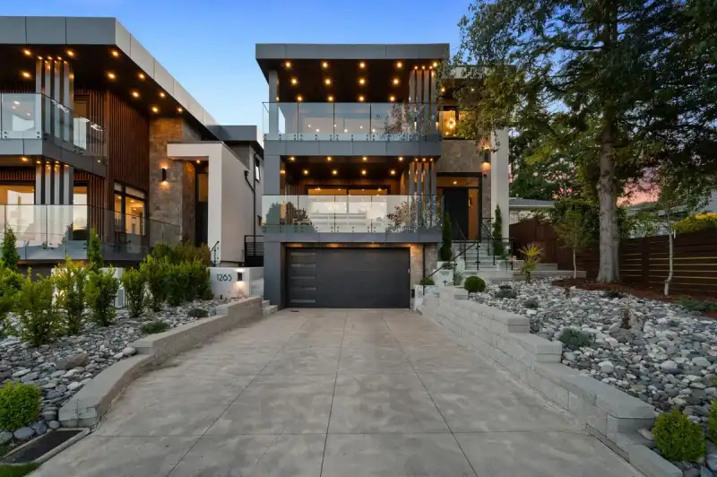 1265 KENT STREET - photo 1 of 40