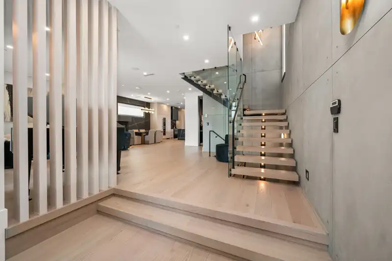 1265 KENT STREET - photo 2 of 40