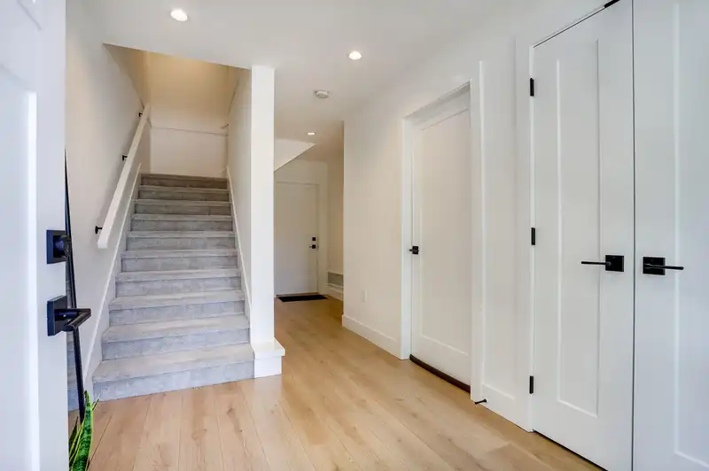 26 15030 28 AVENUE - photo 2 of 25